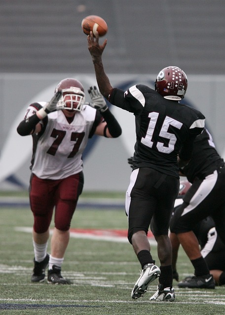 大连英博：必主攻右路！李国旭坚持负442，四大外援出战亚泰一决胜负.